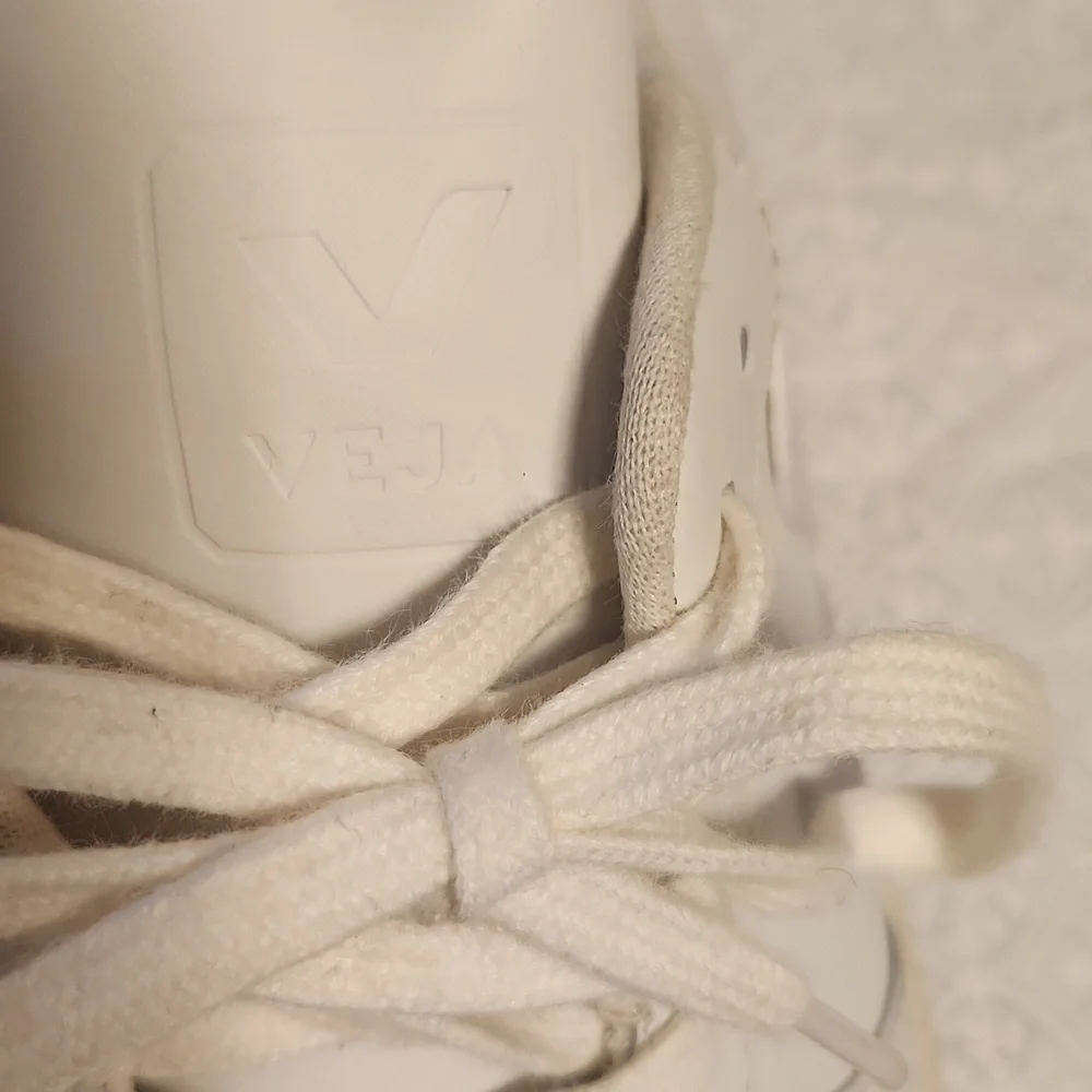 Veja V-10 All White Low Top Lace Up Sneakers Size 37/6 Women